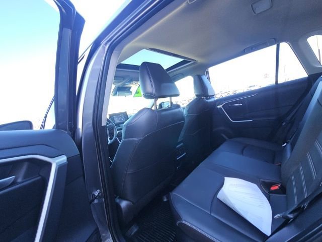 Used 2022 Toyota RAV4 XLE Premium image 21