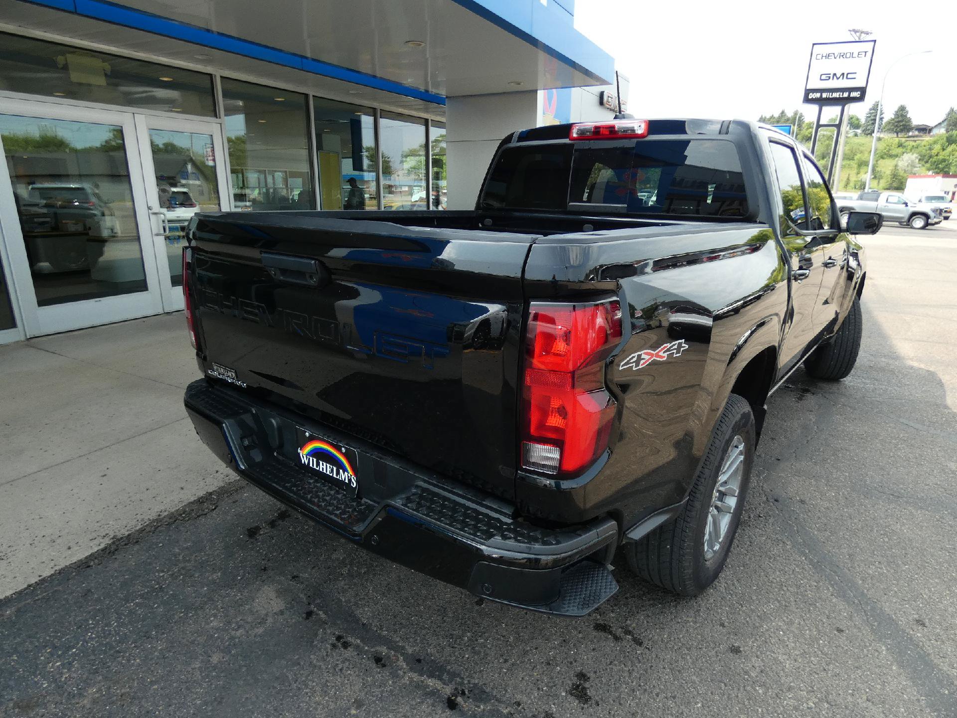 Used 2025 Chevrolet Colorado LT w/ LT Convenience Package AWD/4WD image 3