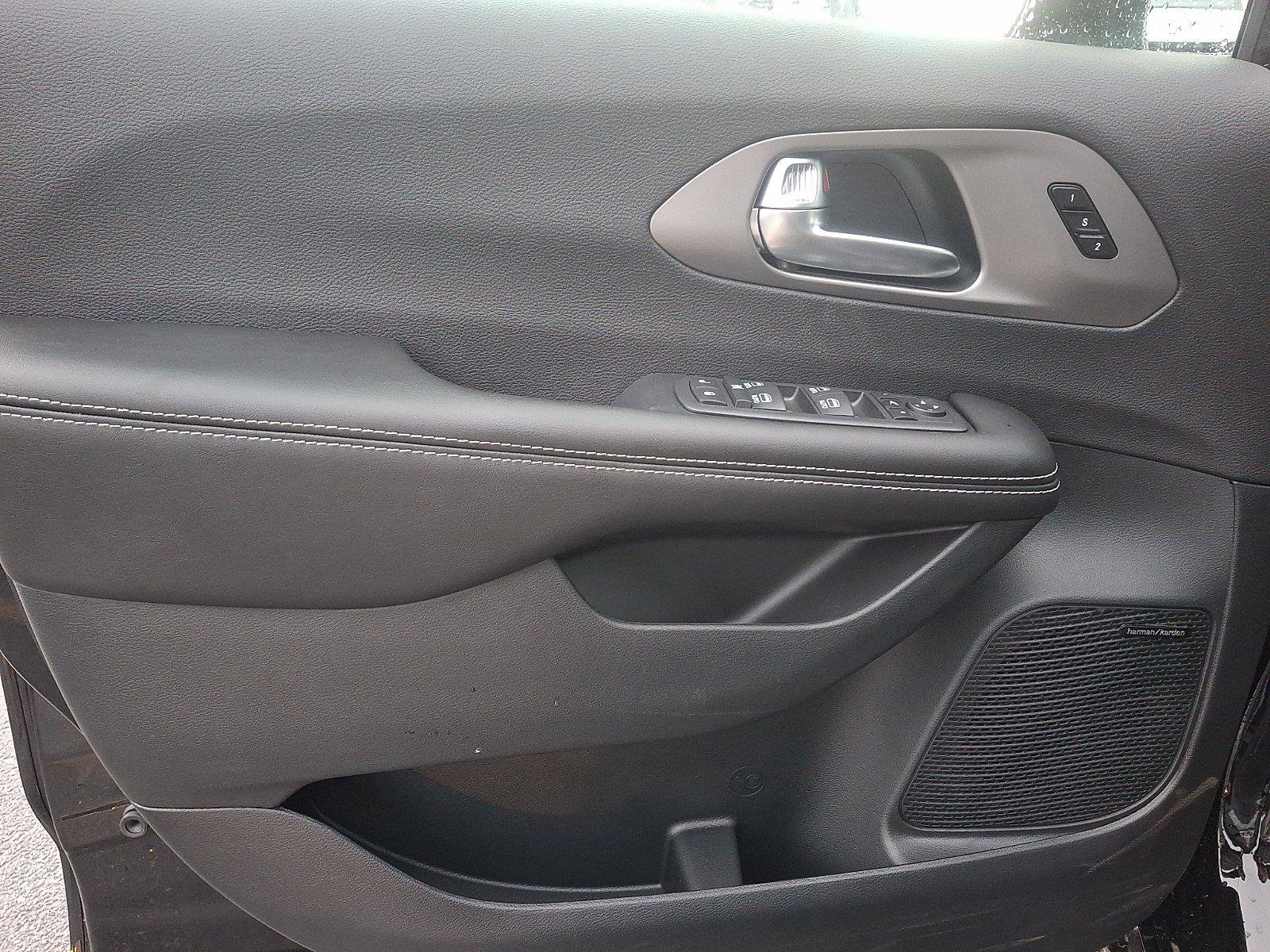 New 2027 Chrysler Pacifica Limited AWD/4WD image 8