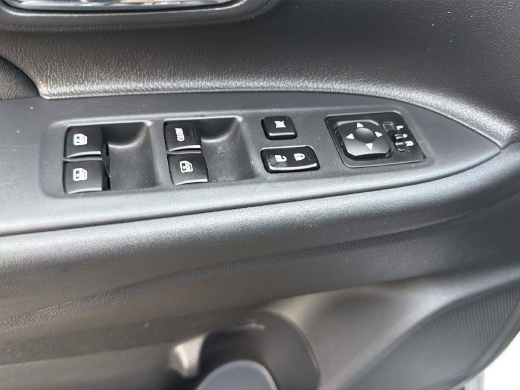 Used 2016 Mitsubishi Outlander SE AWD/4WD image 16