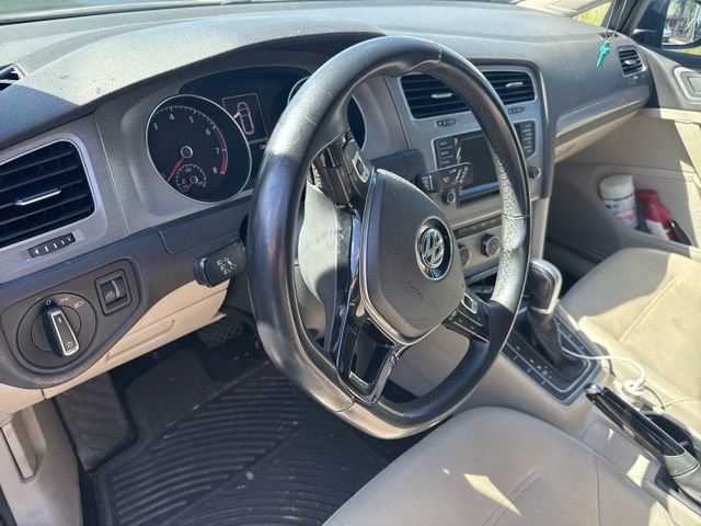 Used 2015 Volkswagen Golf S image 16