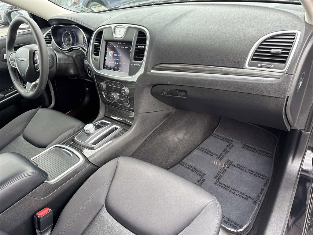 Used 2022 Chrysler 300 Touring w/ Sport Appearance Package image 26