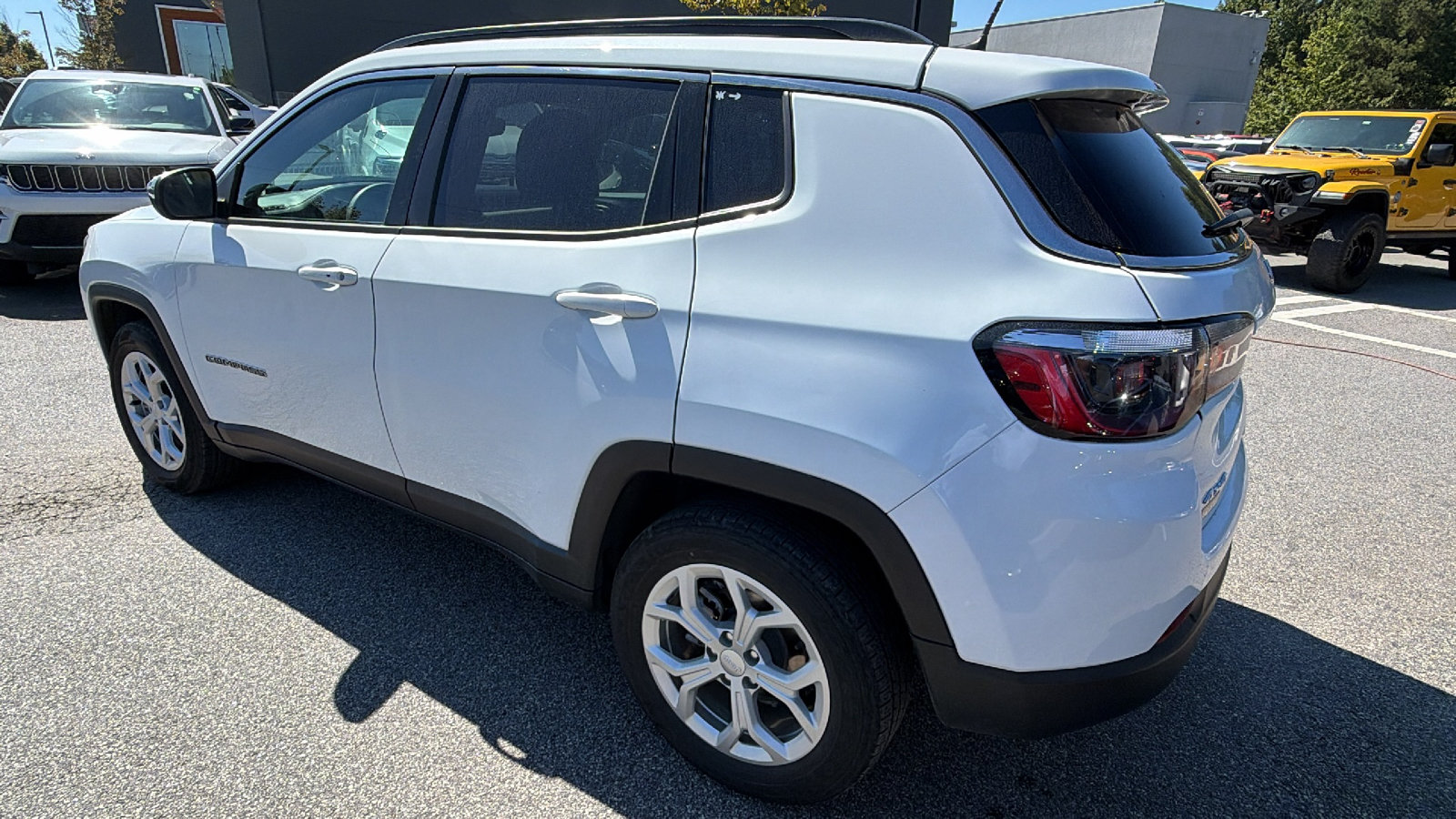 Used 2024 Jeep Compass Latitude AWD/4WD image 10