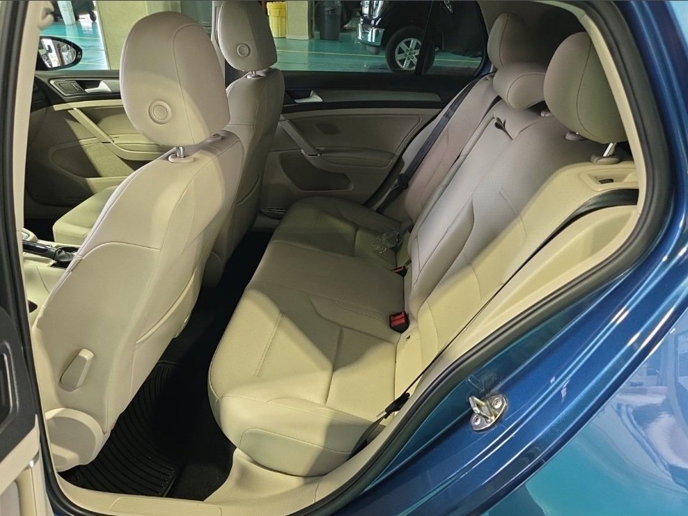 Used 2021 Volkswagen Golf 4-Door image 29