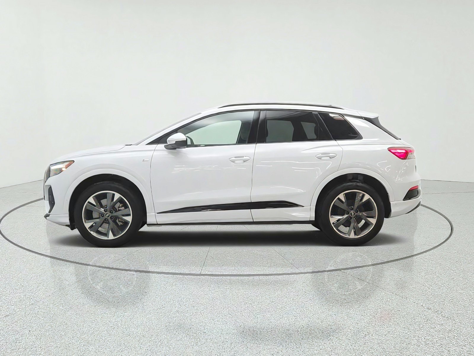 Used 2023 Audi Q4 e-tron Premium Plus w/ Premium Plus AWD/4WD image 9