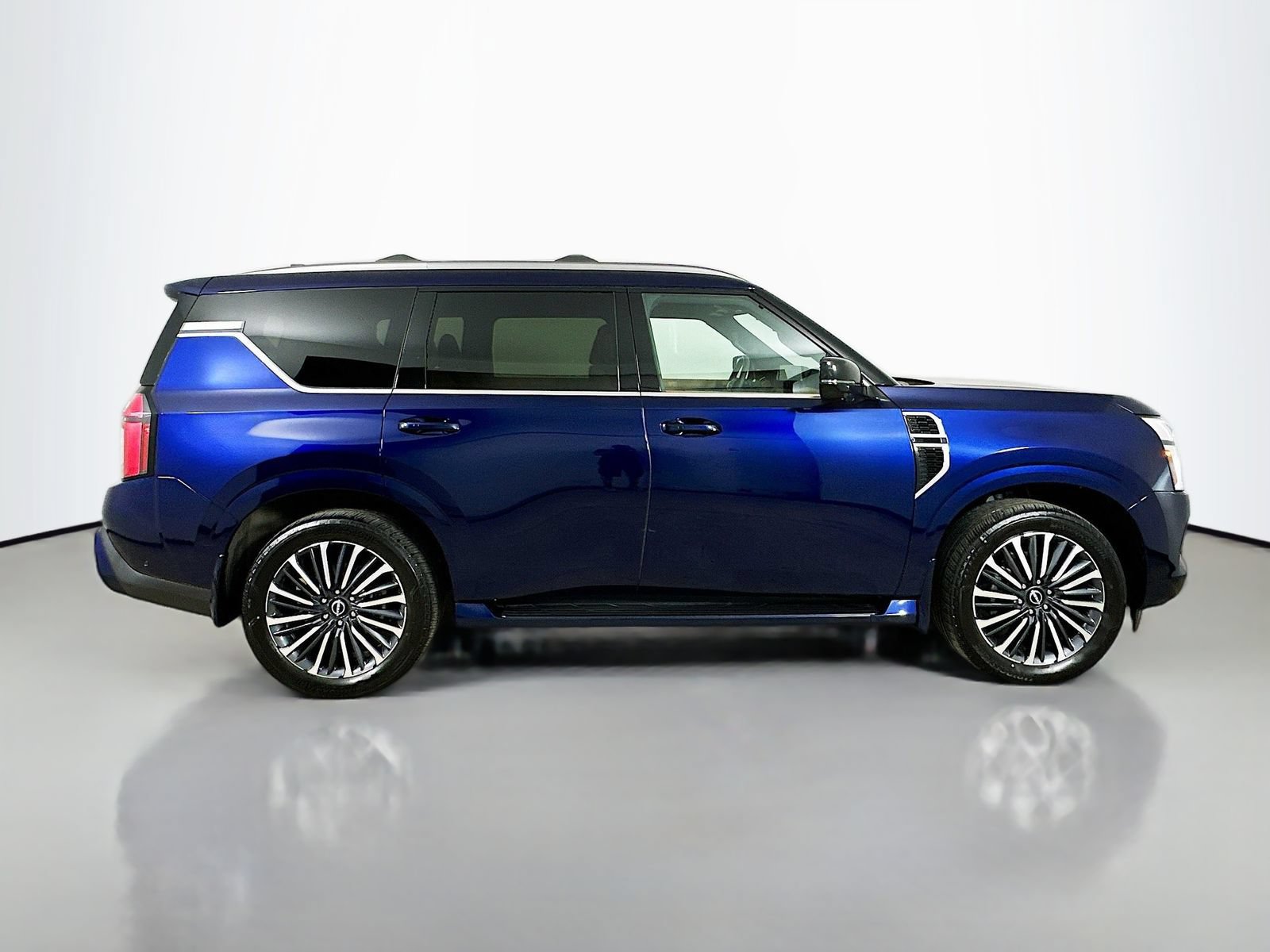 Used 2025 Nissan Armada Platinum Reserve AWD/4WD image 4