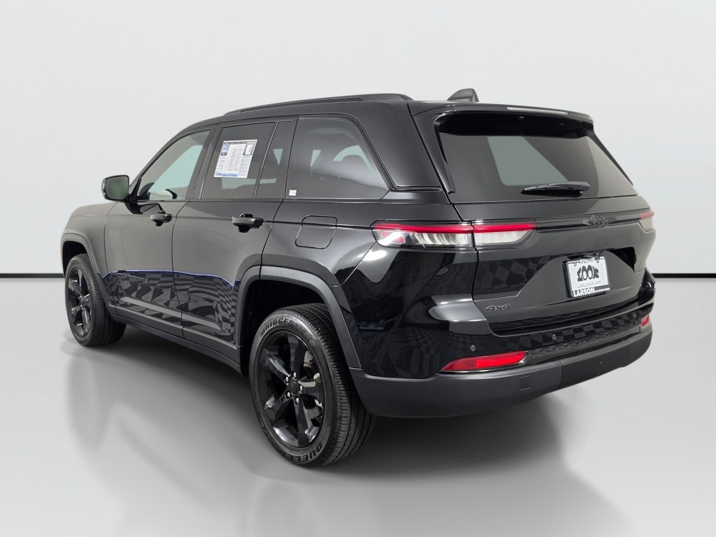 Used 2024 Jeep Grand Cherokee Altitude AWD/4WD image 3