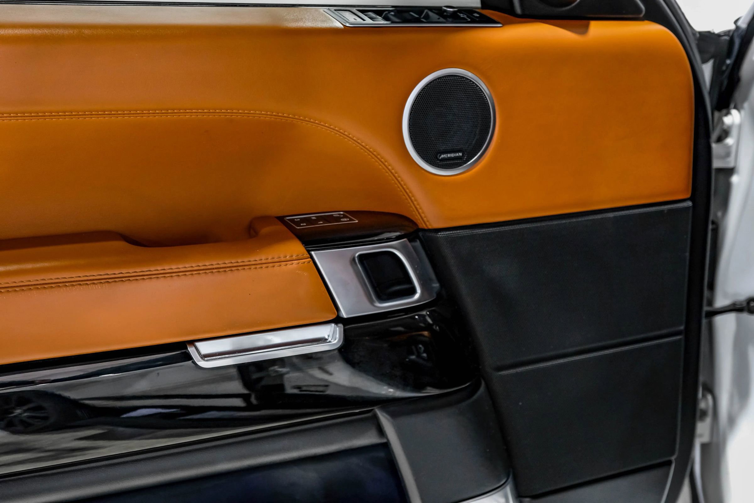 Used 2016 Land Rover Range Rover Autobiography image 58