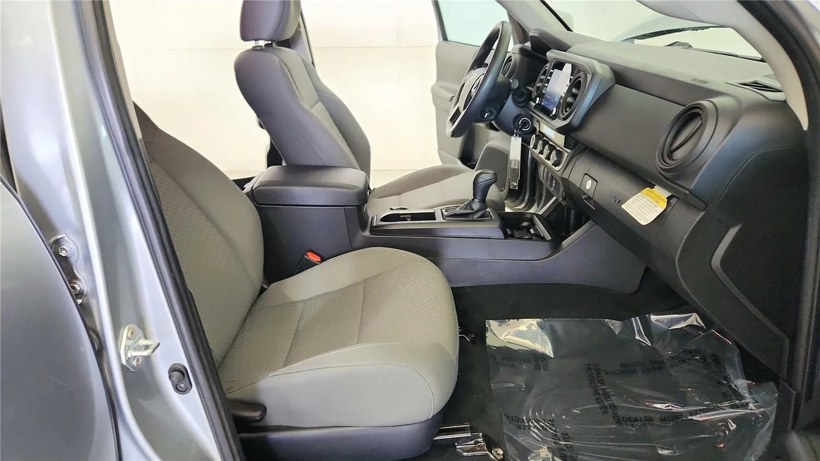 Used 2023 Toyota Tacoma SR AWD/4WD image 33