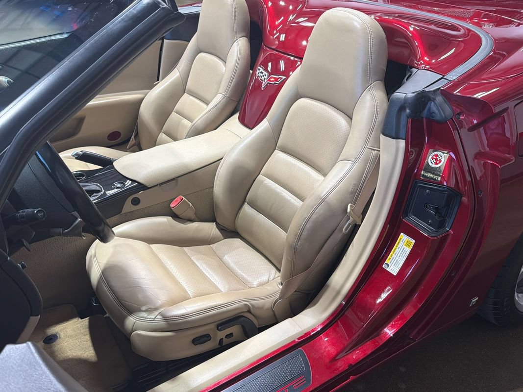 Used 2006 Chevrolet Corvette Convertible w/ Preferred Equipment Group RWD image 15