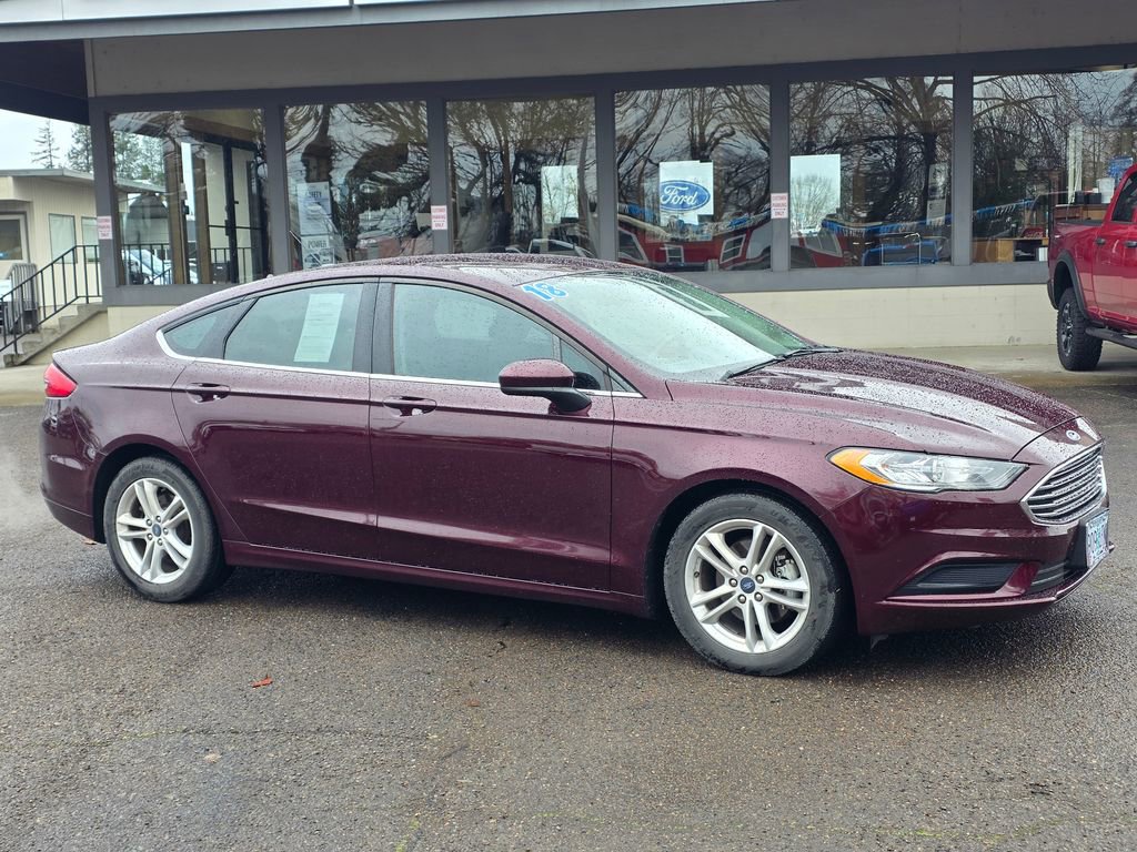 Used 2018 Ford Fusion SE w/ Fusion SE Technology Package image 3