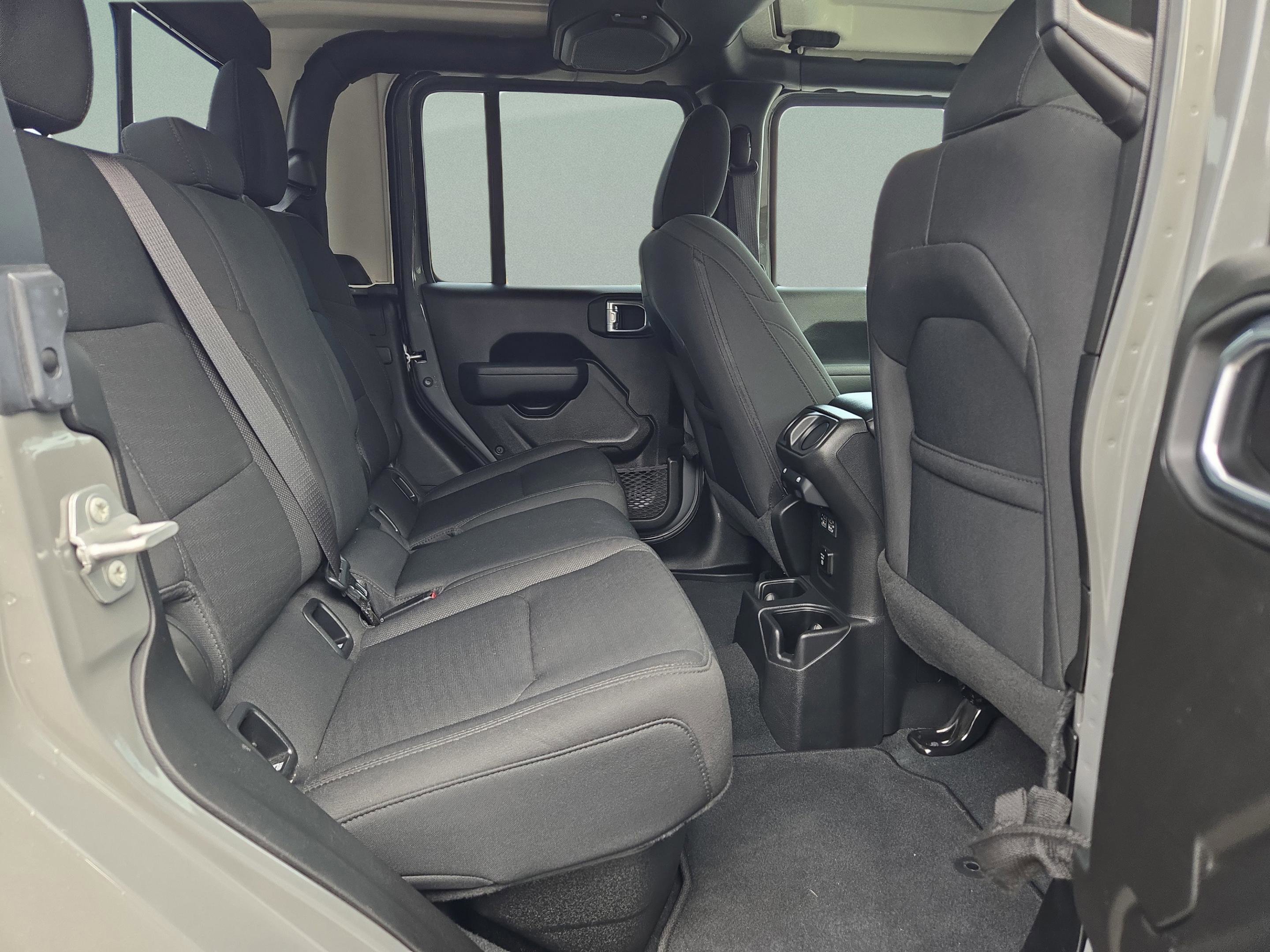 Used 2022 Jeep Gladiator Sport image 25