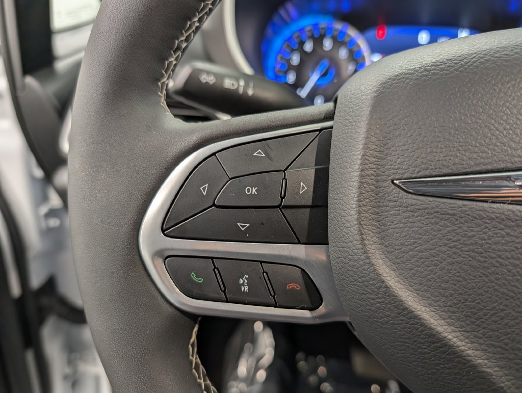 Used 2026 Chrysler Pacifica Select FWD image 21