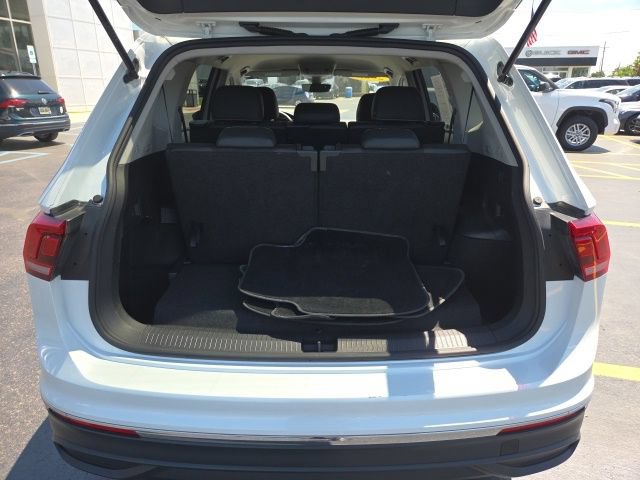 Used 2023 Volkswagen Tiguan SE FWD image 23