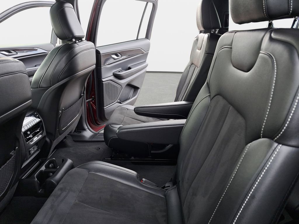 Certified 2023 Jeep Grand Cherokee L Laredo AWD/4WD image 18