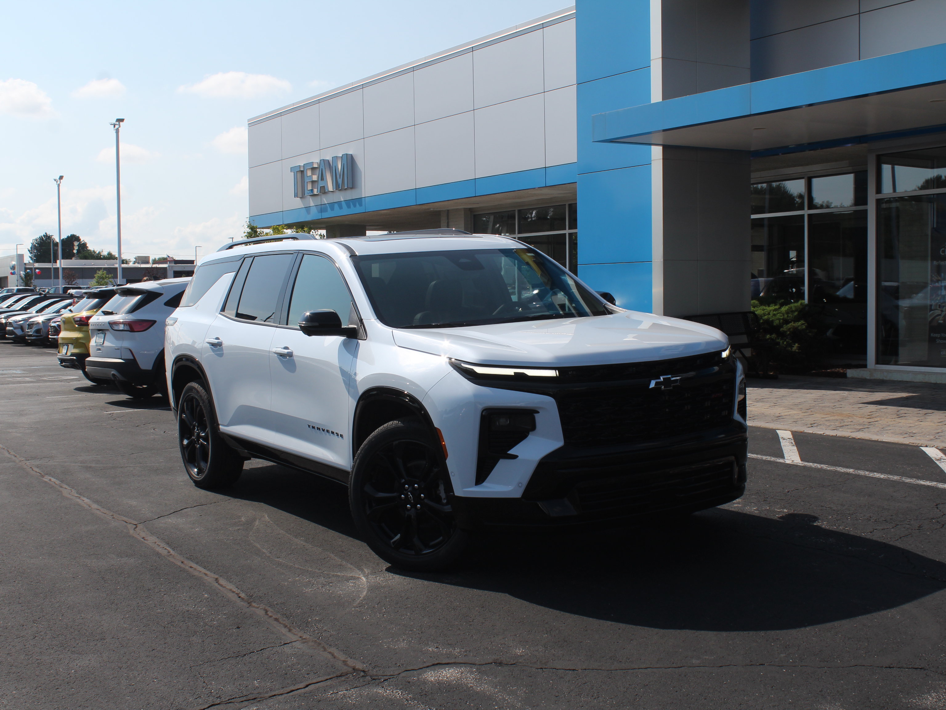 New 2027 Chevrolet Traverse RS w/ LPO, Floor Liner Package AWD/4WD image 30