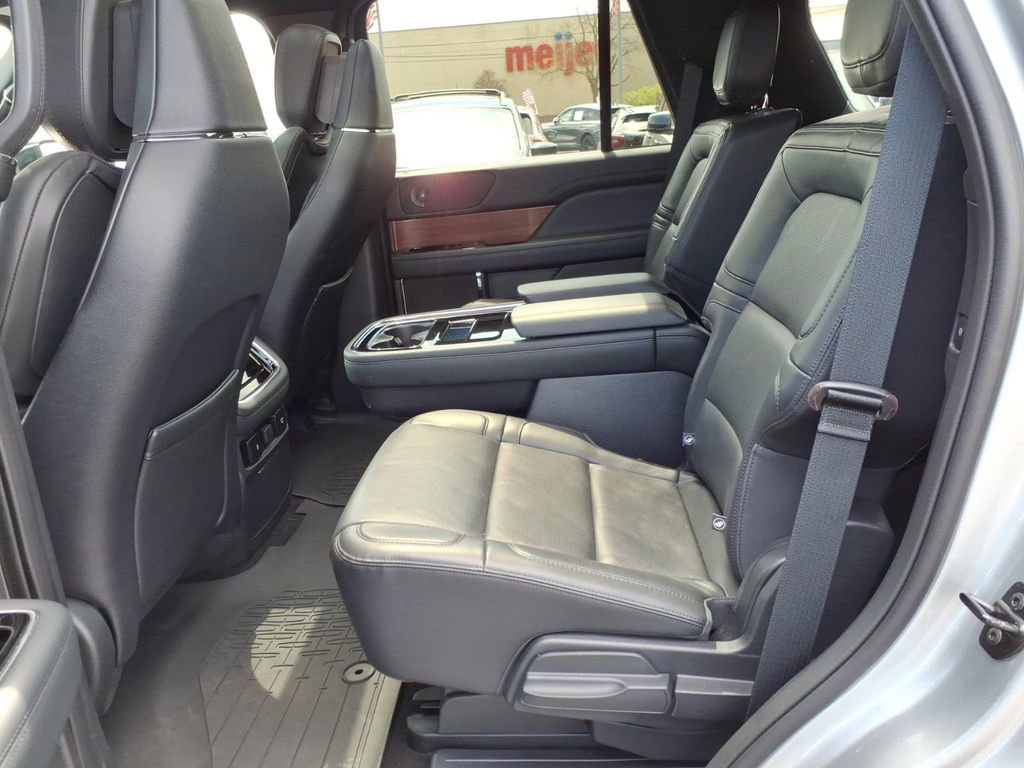 Used 2022 Lincoln Navigator Reserve AWD/4WD image 12