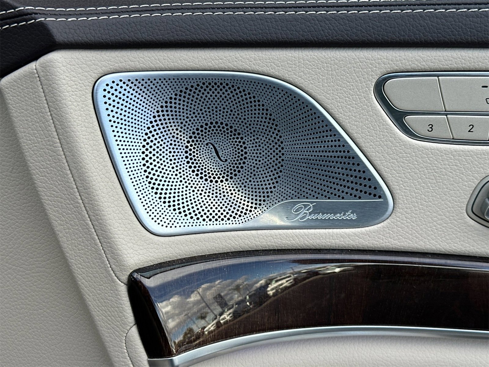 Used 2018 Mercedes-Benz S 560 Sedan image 19