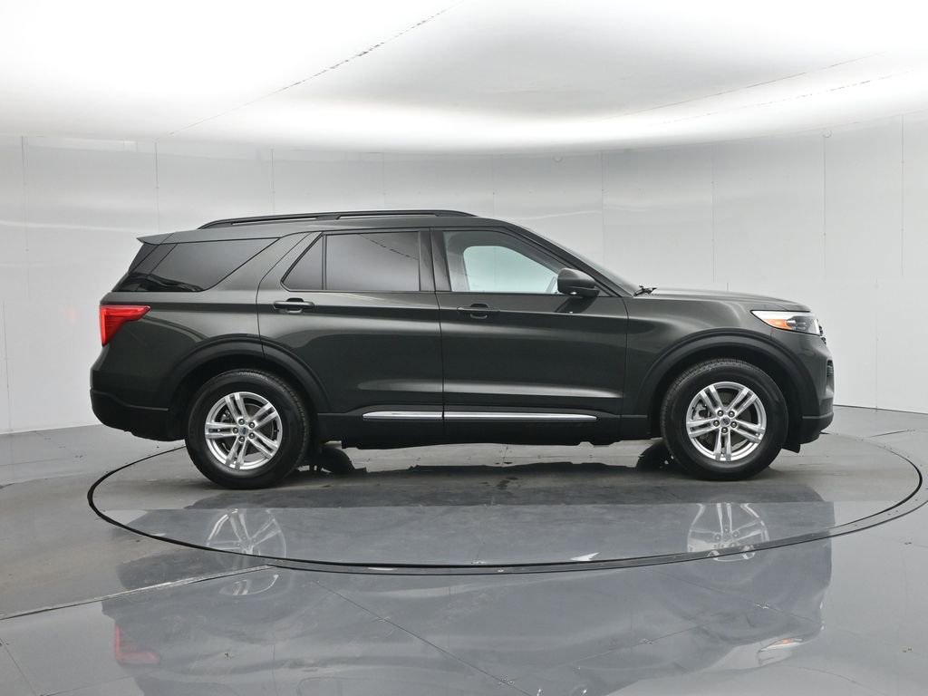 Used 2022 Ford Explorer XLT image 32