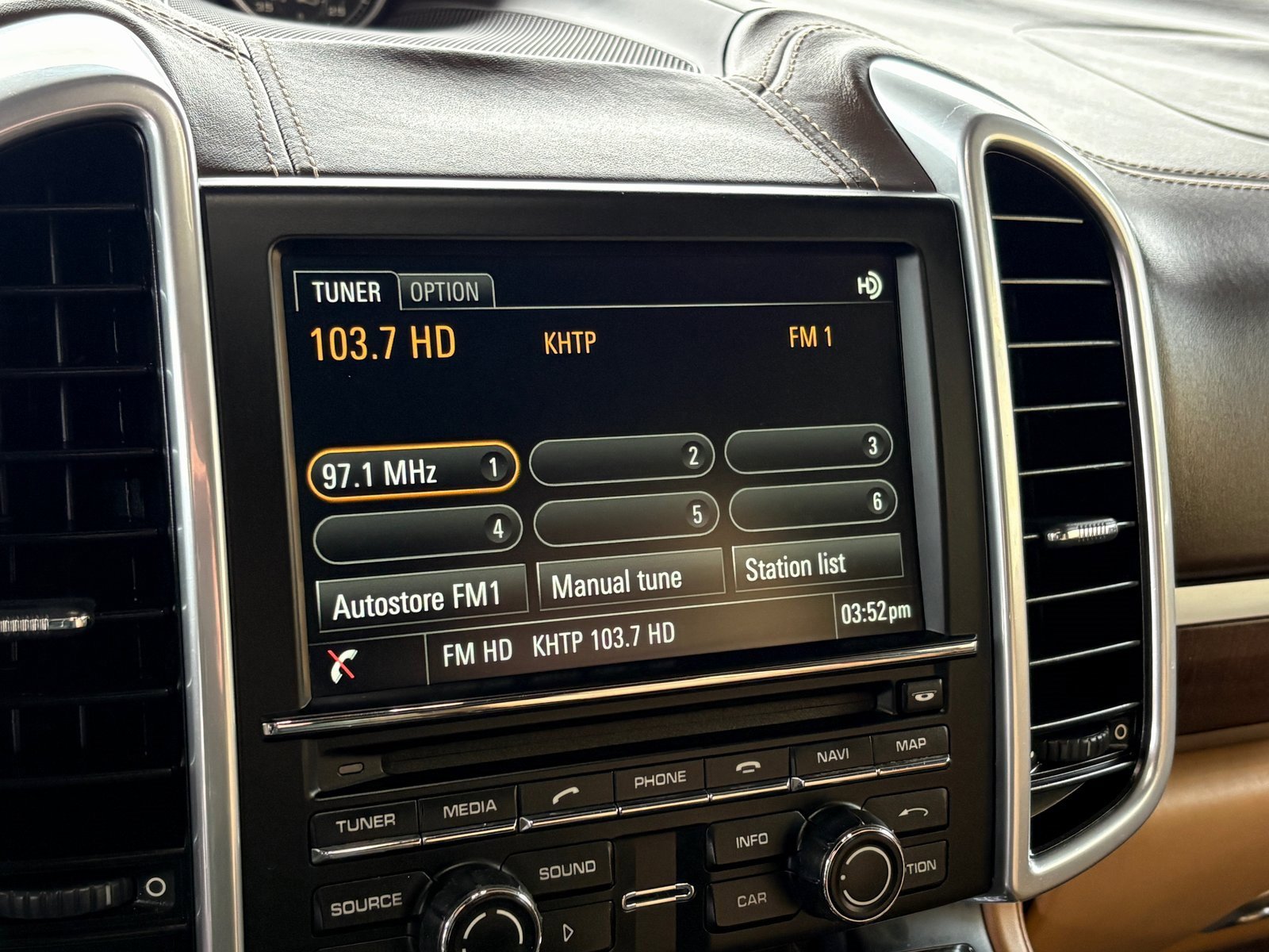 Used 2016 Porsche Cayenne GTS image 61