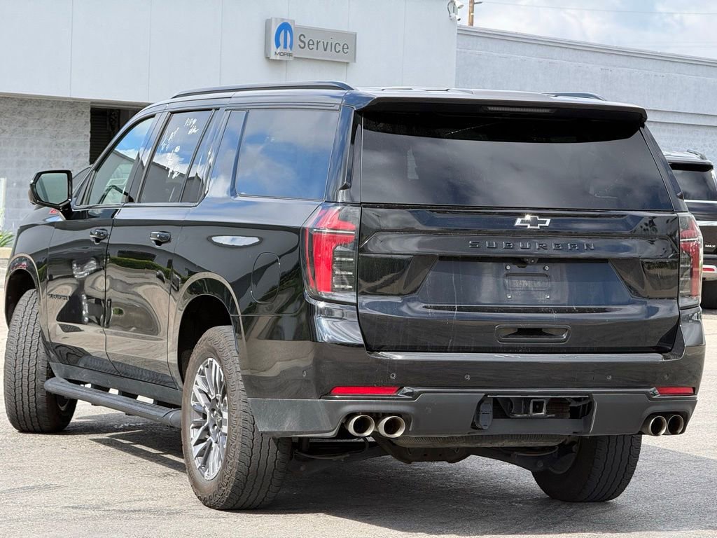 Used 2025 Chevrolet Suburban Z71 AWD/4WD image 2