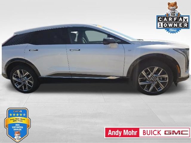 Used 2025 Cadillac Optiq Luxury 2 w/ LPO, Floor Liner Package AWD/4WD image 1