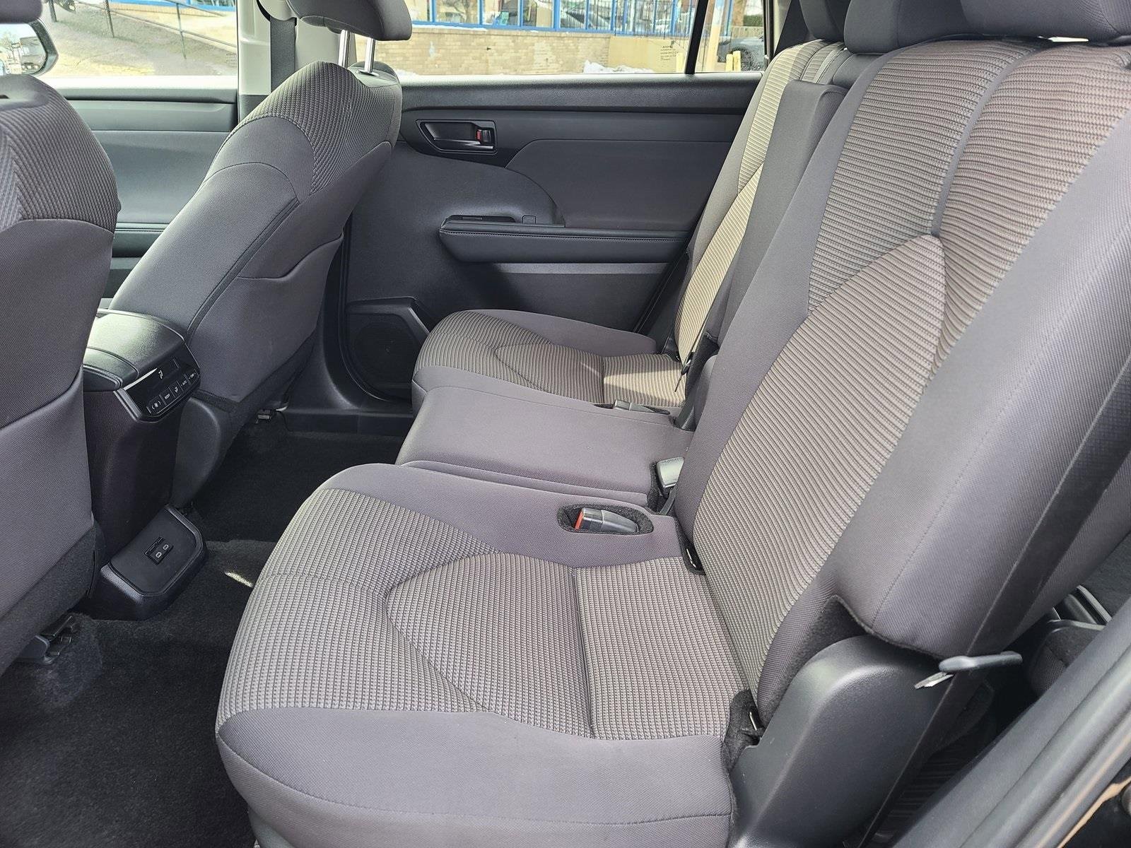 Used 2024 Toyota Highlander LE image 15