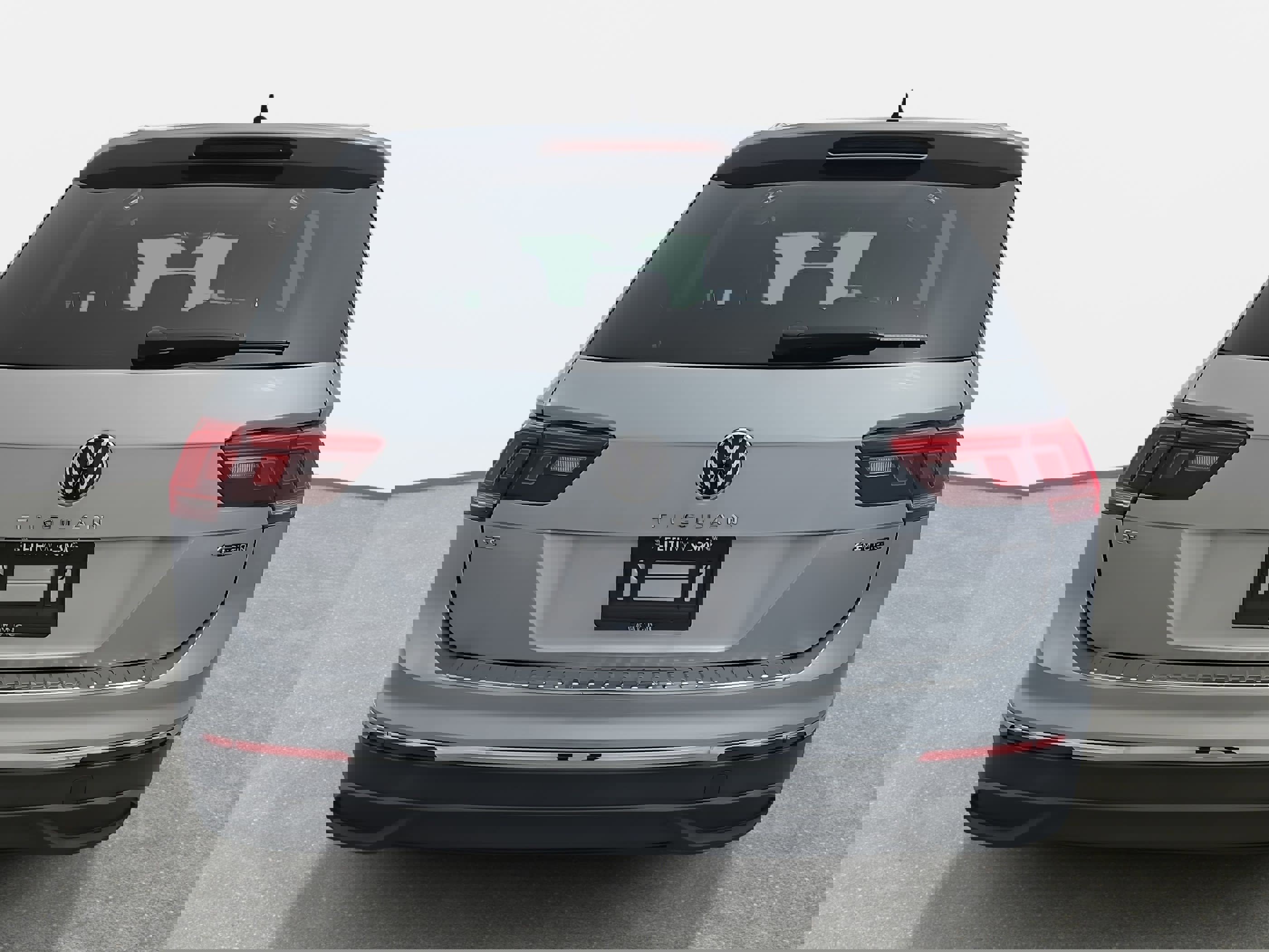 Certified 2022 Volkswagen Tiguan SE w/ Panoramic Sunroof Package image 4