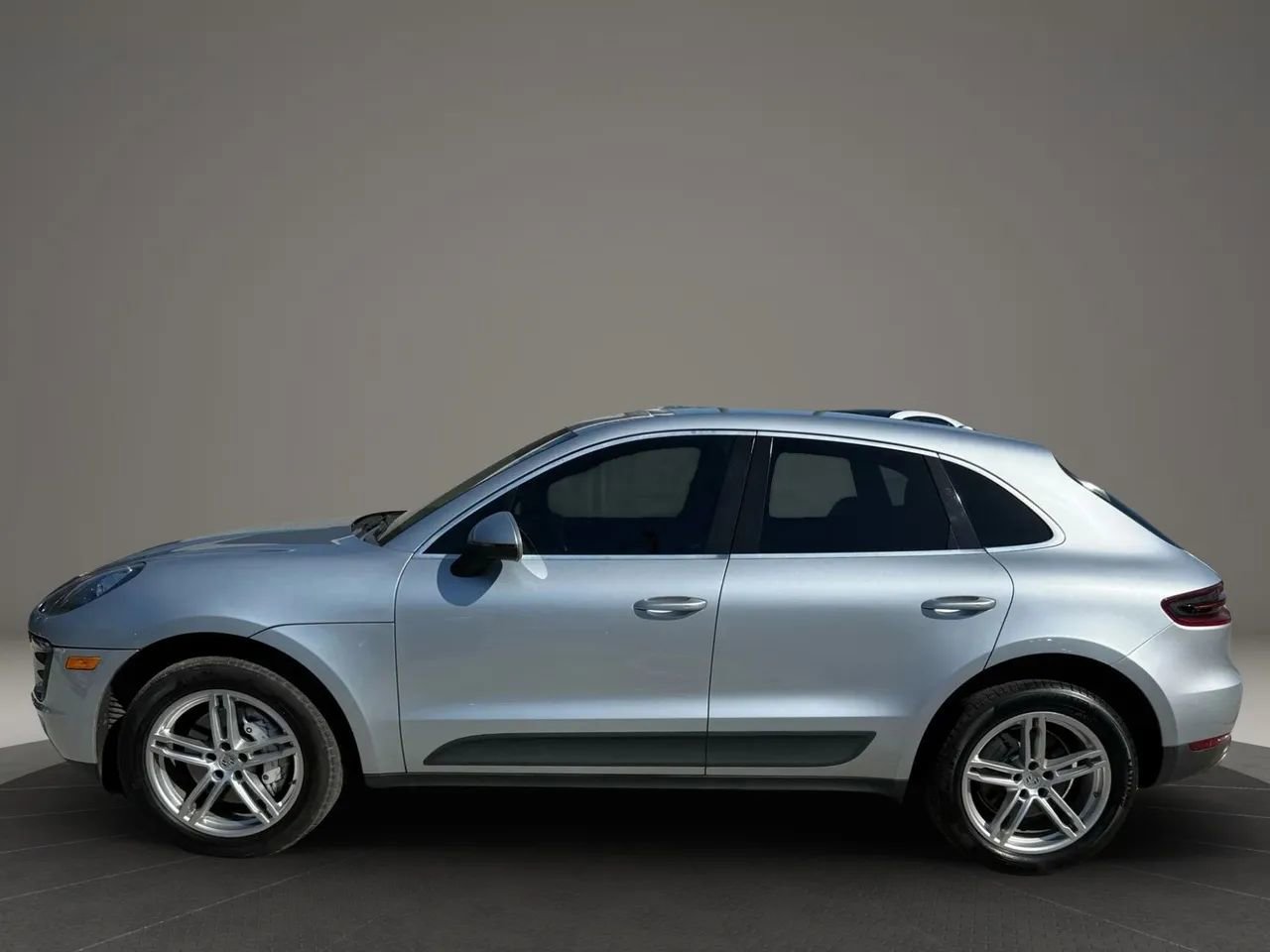 Used 2017 Porsche Macan S AWD/4WD image 2
