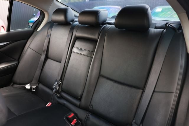 Used 2017 INFINITI Q50 Signature Edition w/ All Weather Package (L93) RWD image 11