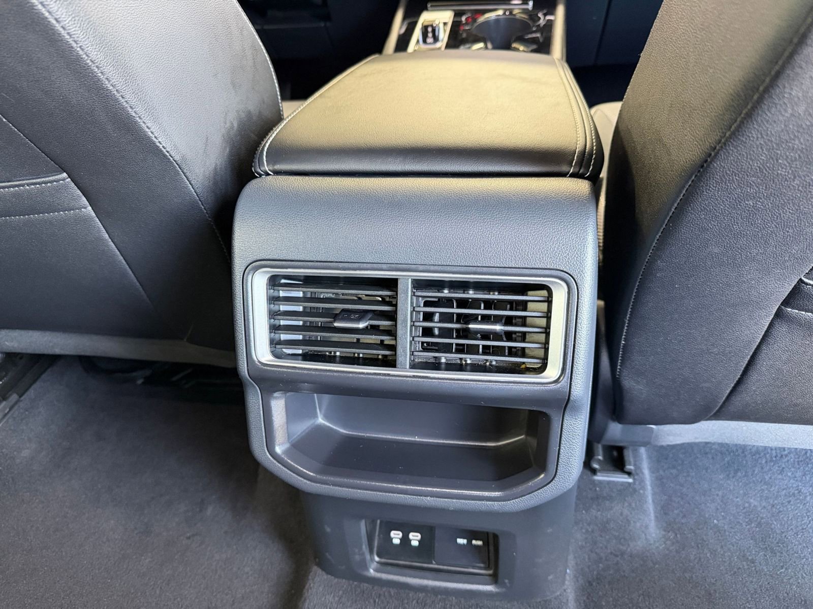 Used 2025 Volkswagen Atlas Cross Sport SE image 24