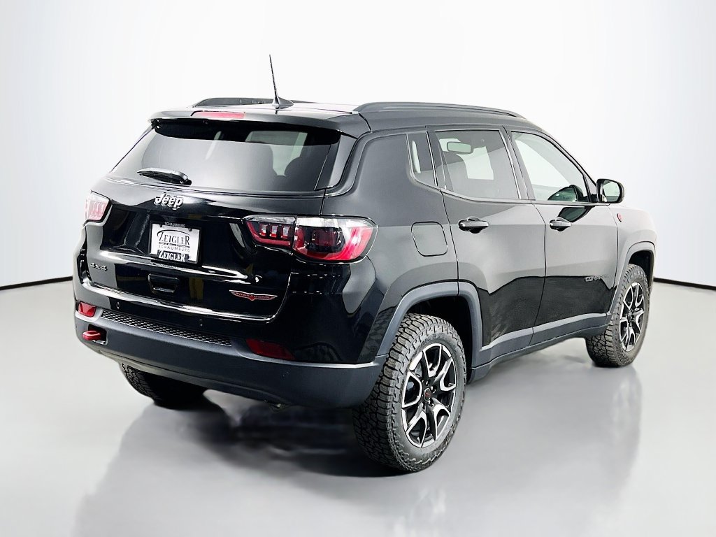 New 2026 Jeep Compass Trailhawk w/ Sun, Sound & Navigation Group AWD/4WD image 7