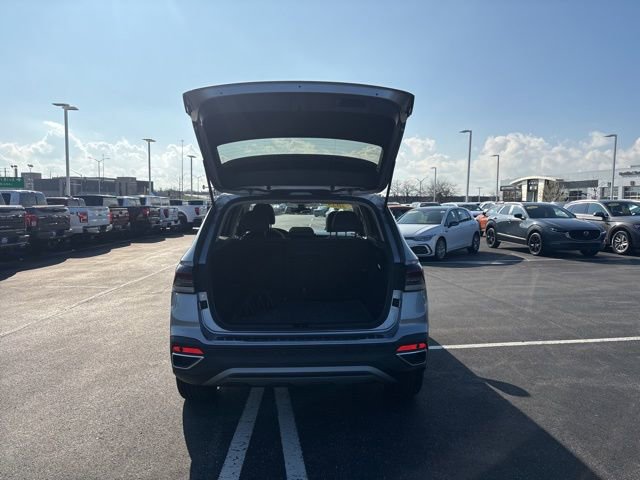 Used 2025 Volkswagen Taos SE w/ Panoramic Sunroof Package AWD/4WD image 35