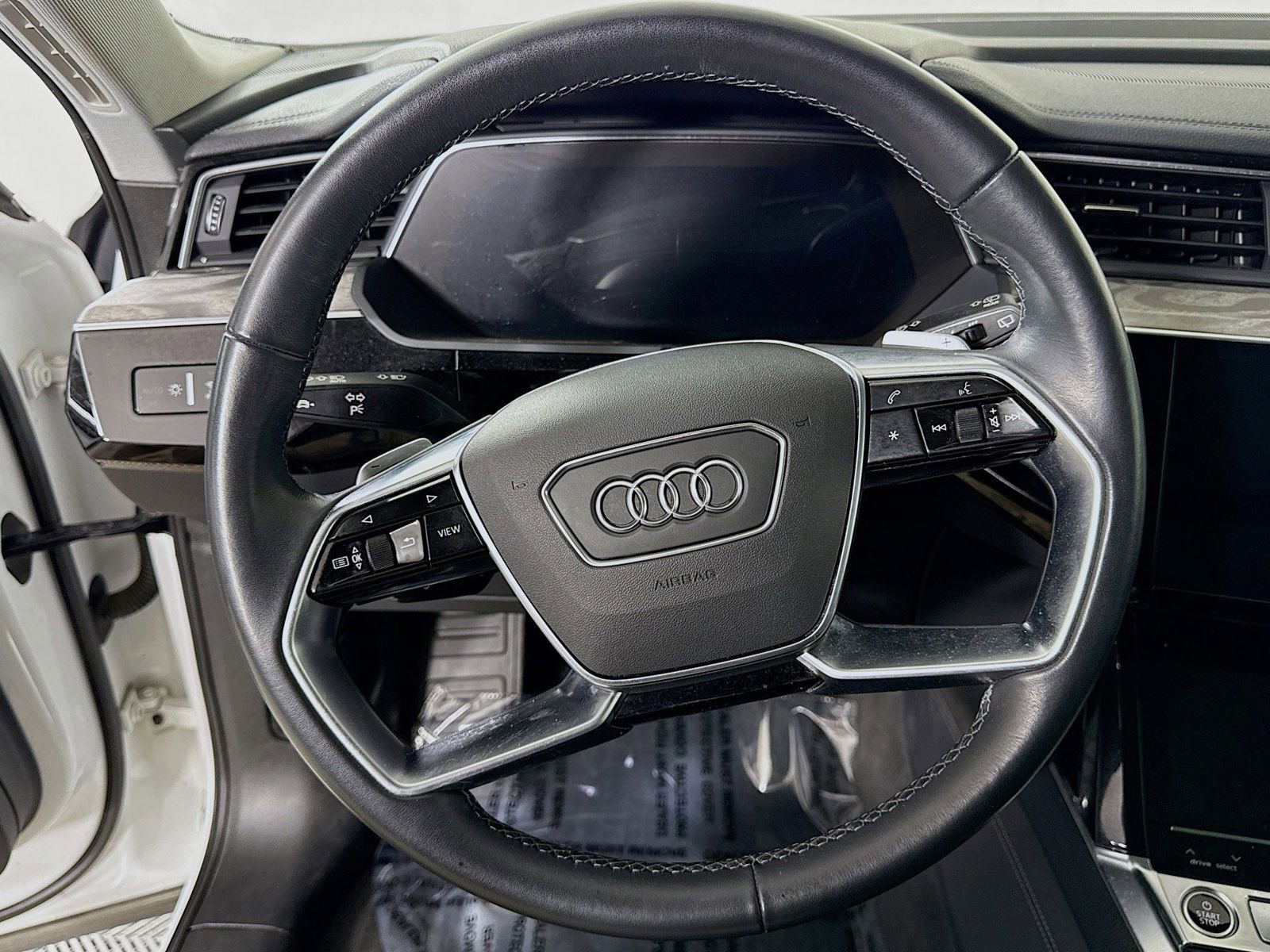 Used 2022 Audi e-tron Premium Plus image 15