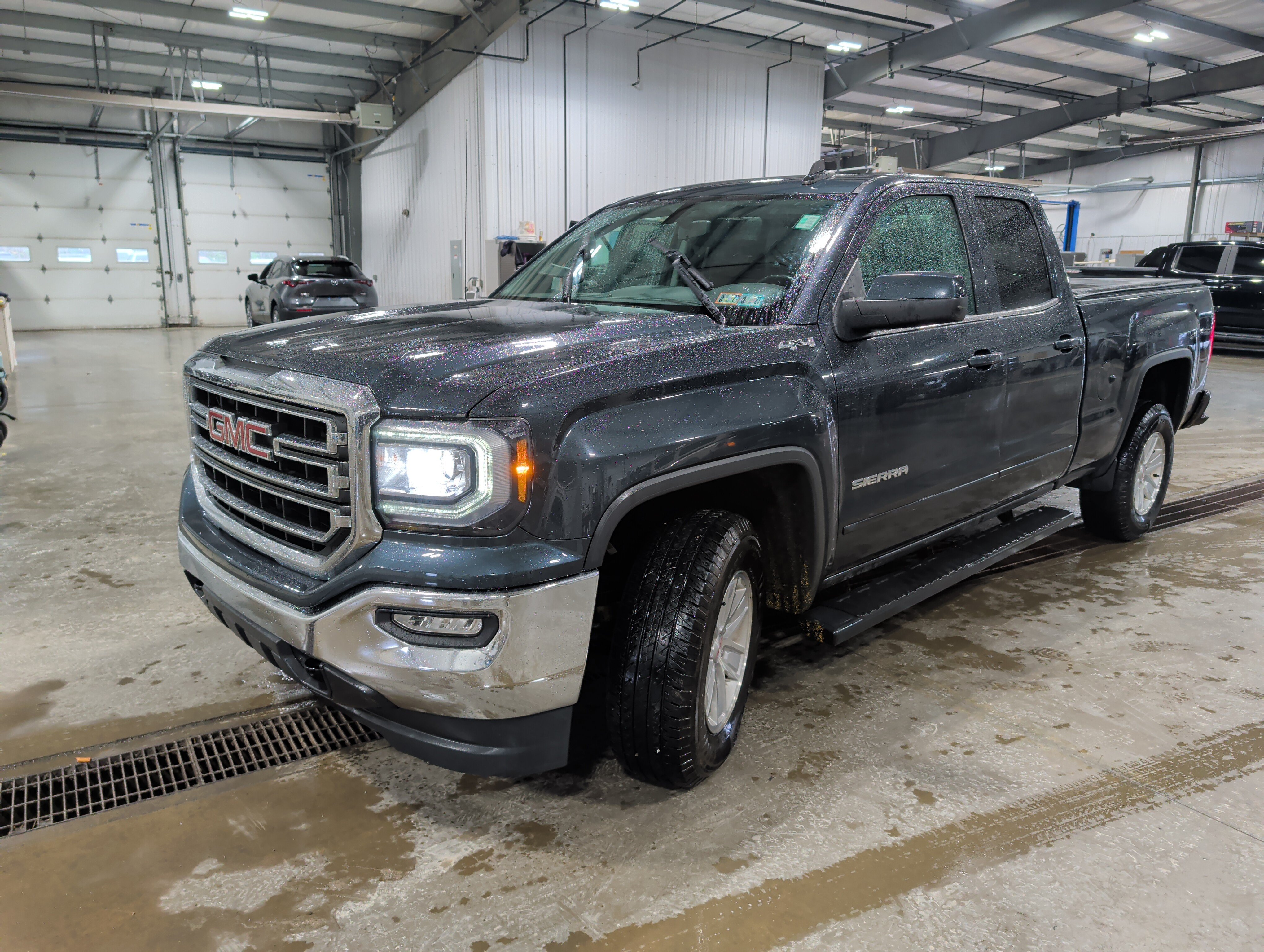 Used 2018 GMC Sierra 1500 SLE w/ SLE Value Package AWD/4WD image 6