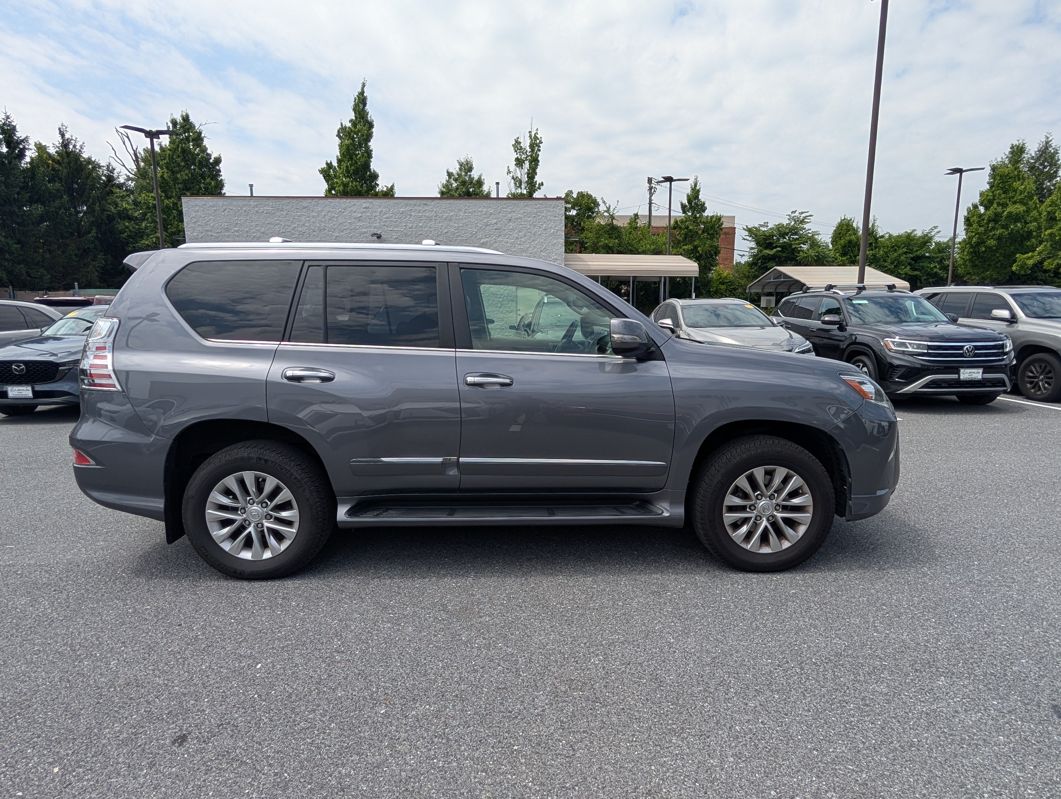 Used 2017 Lexus GX 460 Premium w/ Premium Package AWD/4WD image 2