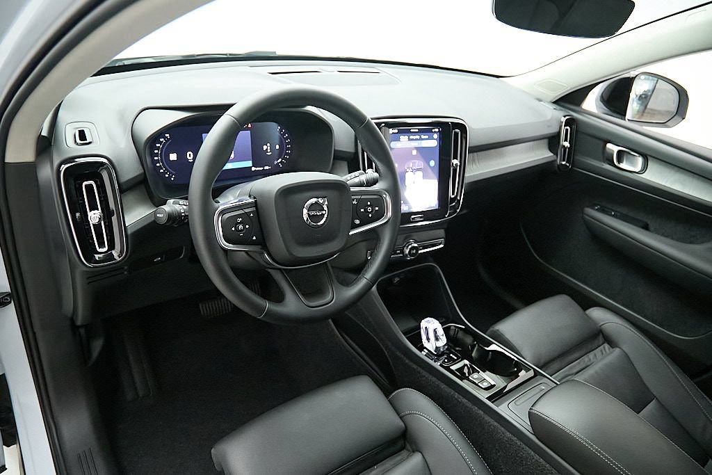 Certified 2026 Volvo XC40 B5 Plus AWD/4WD image 12