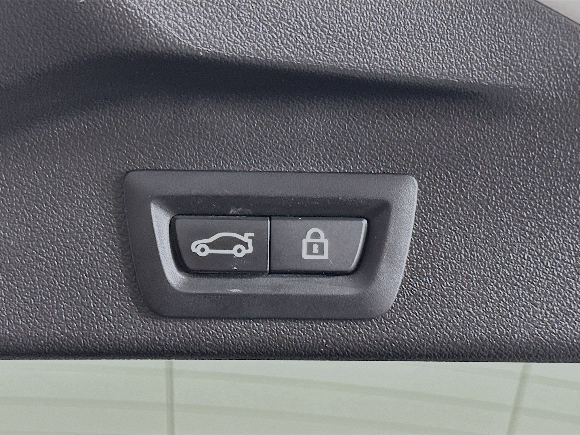 Used 2021 BMW X5 xDrive40i w/ M Sport Package image 32