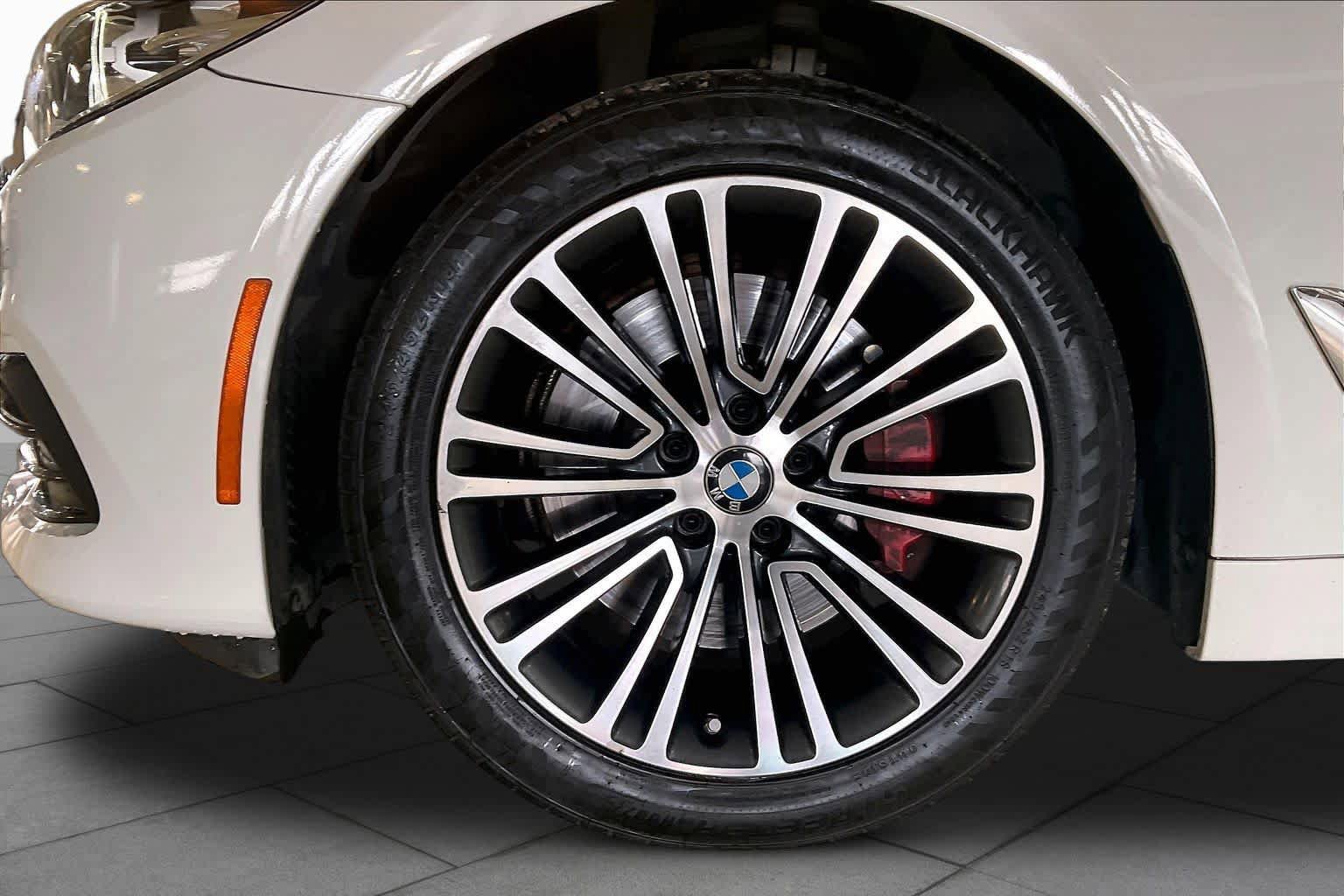 Used 2019 BMW 530i w/ Convenience Package RWD image 9