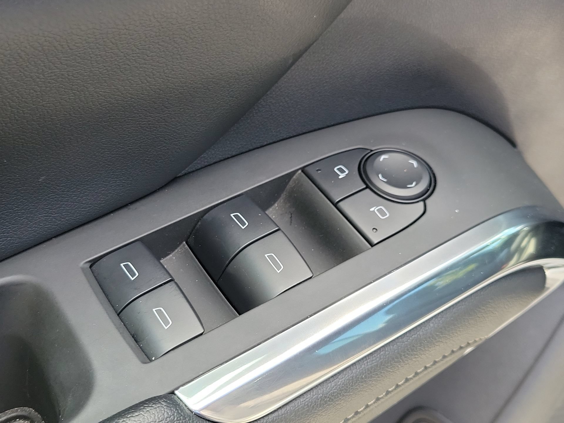 Used 2024 Chevrolet Traverse LS w/ Midnight/Sport Edition FWD image 30