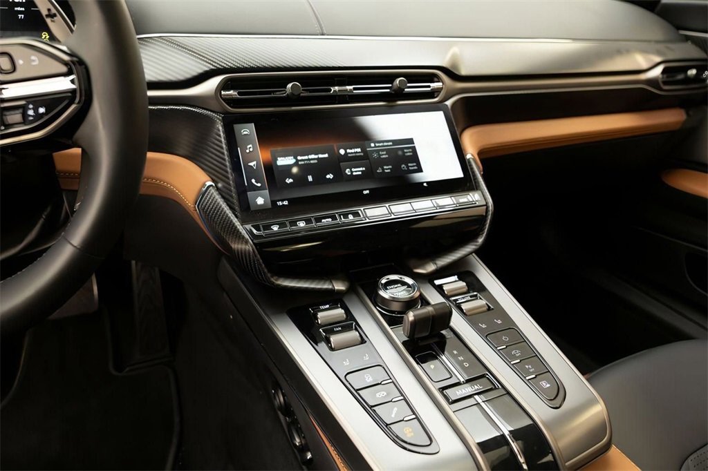 Used 2025 Aston Martin Vanquish image 36