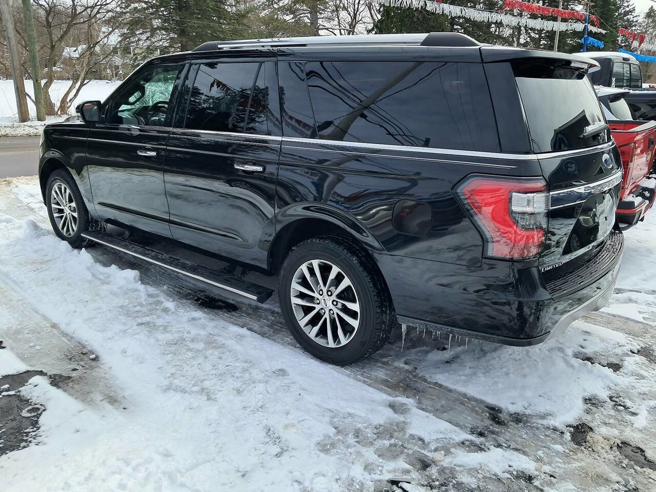 Used 2018 Ford Expedition Max Limited w/ Equipment Group 301A AWD/4WD image 2