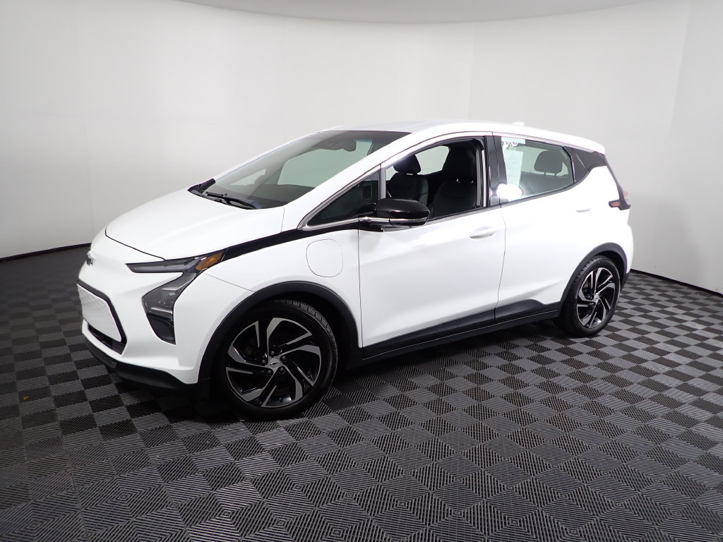 Used 2022 Chevrolet Bolt LT w/ Infotainment Package FWD image 12