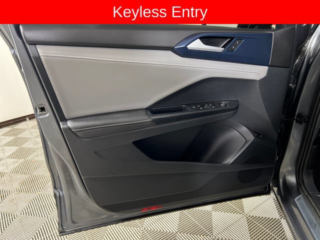 Used 2024 Volkswagen Taos SE FWD image 11