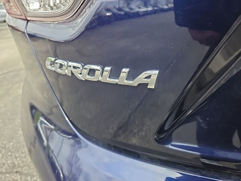 Used 2022 Toyota Corolla SE w/ SE Premium Package image 11