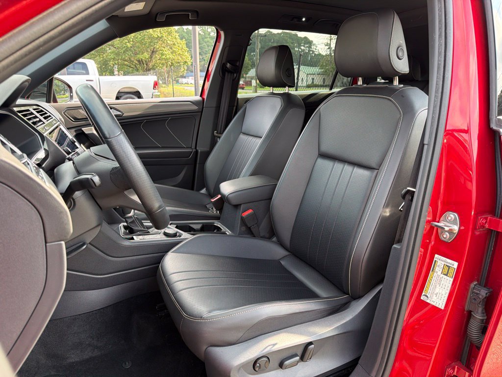 Used 2024 Volkswagen Tiguan SE R-Line AWD/4WD image 18