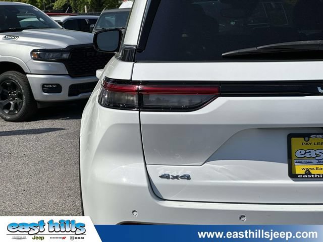 Used 2023 Jeep Grand Cherokee Limited AWD/4WD image 12