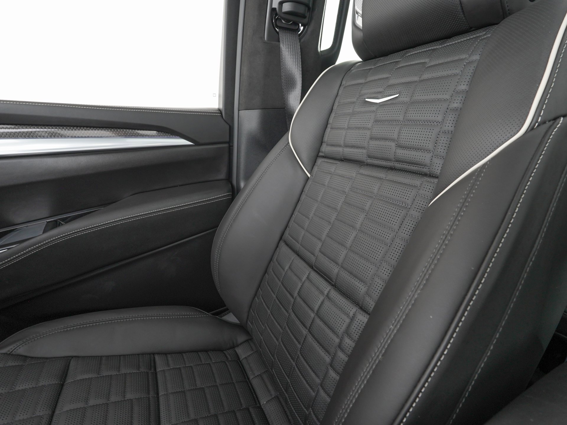 Used 2025 Cadillac Escalade V w/ LPO, Floor Liner Package image 32
