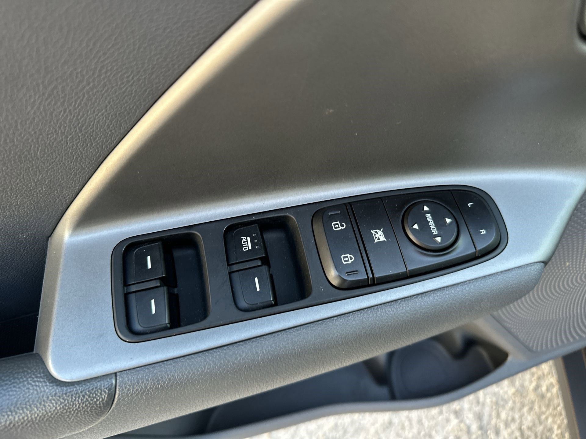 Used 2022 Kia Niro LX image 15