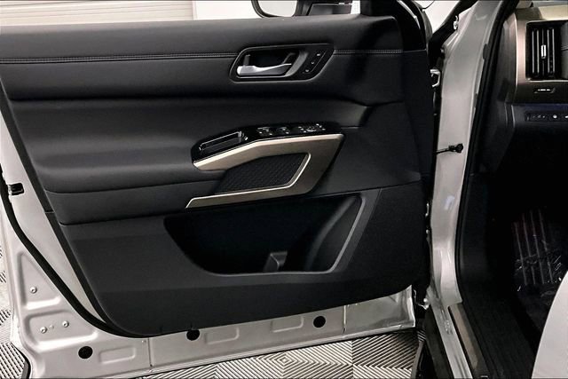 New 2025 Nissan Pathfinder Platinum w/ Lighting Package (N93) image 30